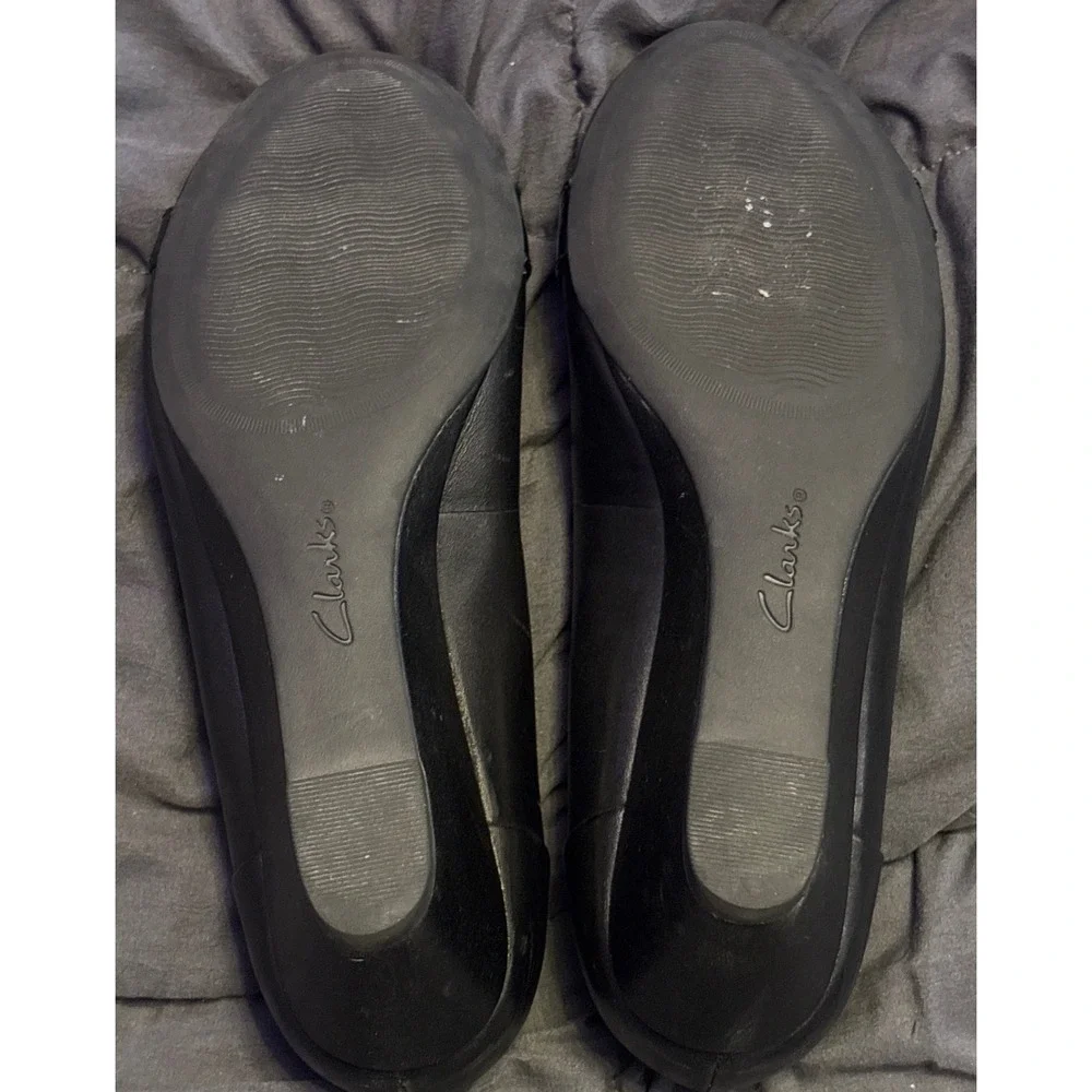 Clarks Collection Women's Black Leather Wedge Pumps Buckle Detail Size 7